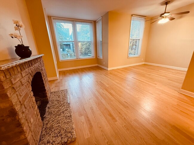 Building Photo - 2133 N Sheffield Ave