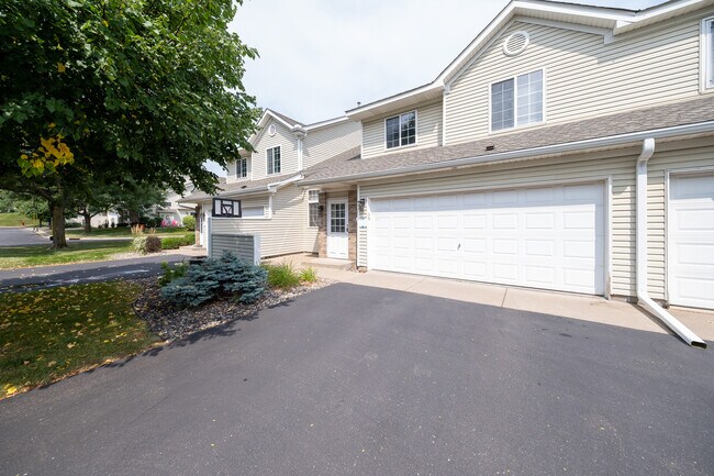 Building Photo - 8944 Spring Ln