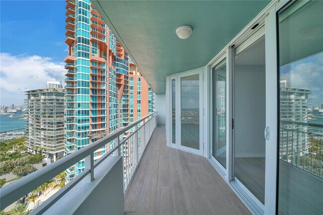 Building Photo - 400 South Pointe Dr
