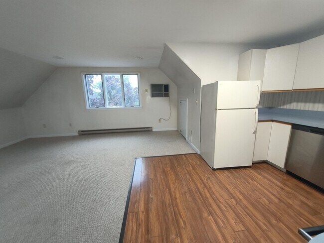 Building Photo - 376 Union Ave