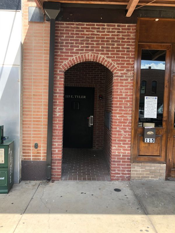 Building Photo - 115 E Tyler St