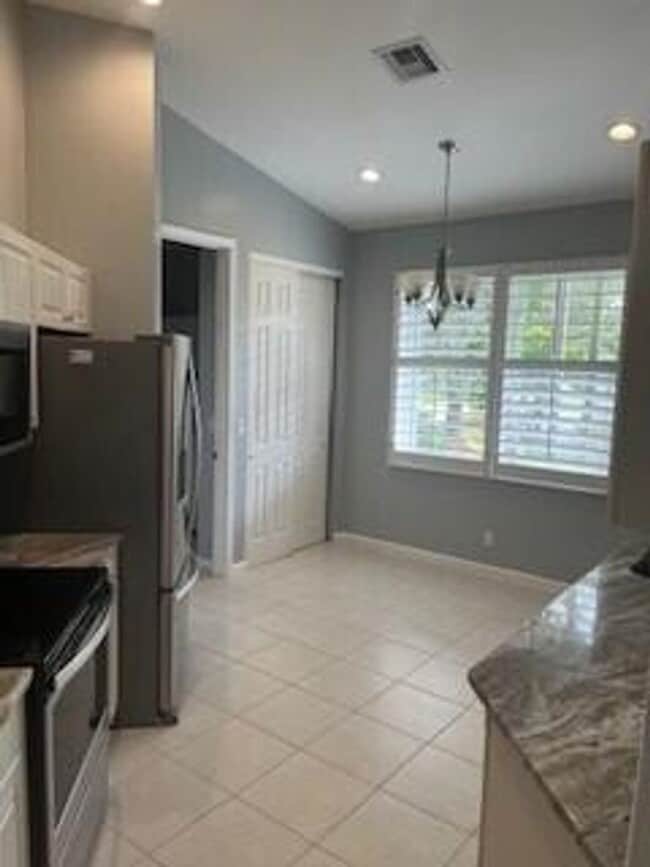 Building Photo - 2641 Clipper Cir