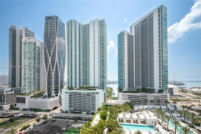 Building Photo - 851 NE 1st Ave