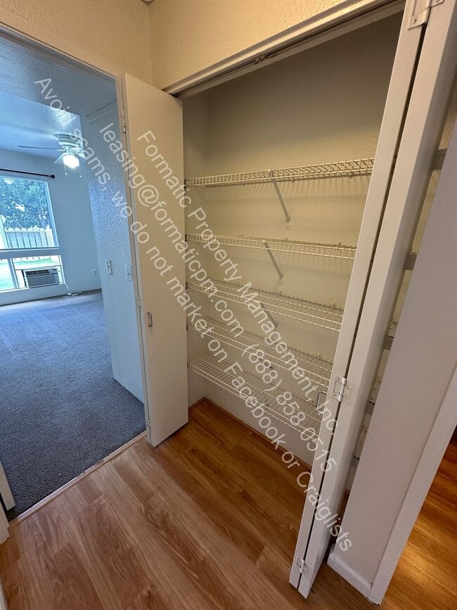 Building Photo - Charming Pet Friendly 2-Bedroom Home with ...