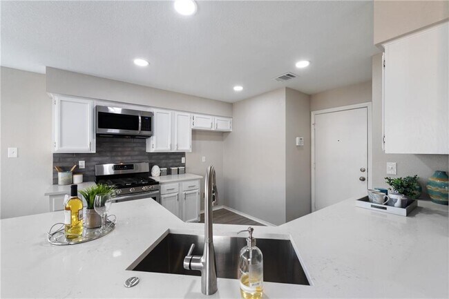 Building Photo - 12804 Modena Trail