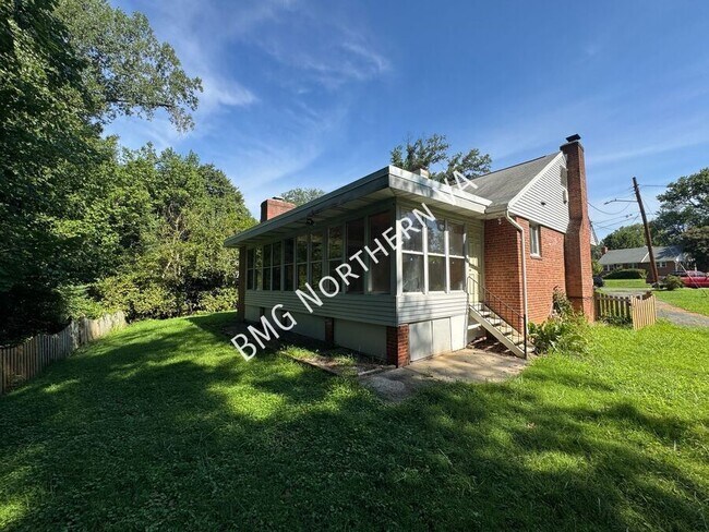 Building Photo - 7046 Lee Park Ct