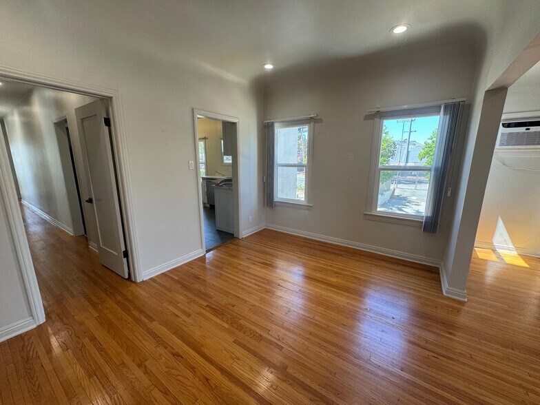 Building Photo - 467 N Orange Grove Ave