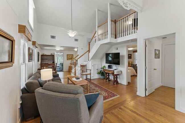 Building Photo - 175 Fredericksburg Rd