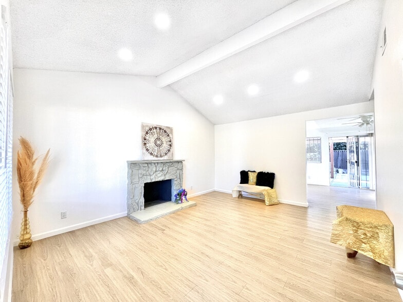 Building Photo - 2365 Fallingtree Dr