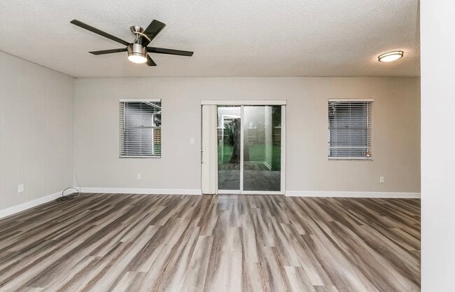 Building Photo - 3684 Woodhill Dr