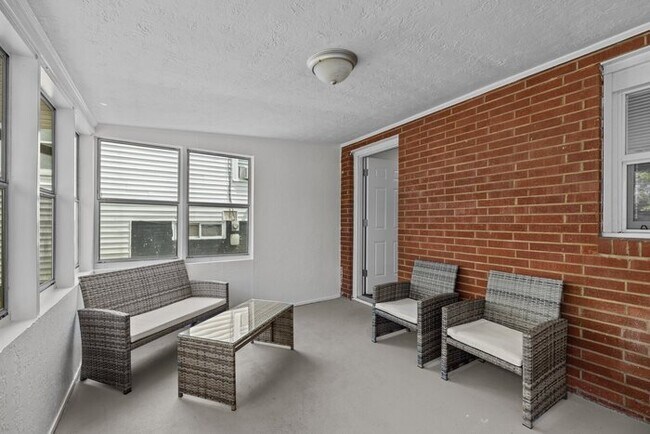 Building Photo - 220 Fairson Ave