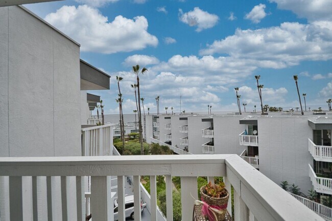 Building Photo - Top-Floor Oceanview Studio with Private Balcony - Redondo Beach Pier in Your Backyard