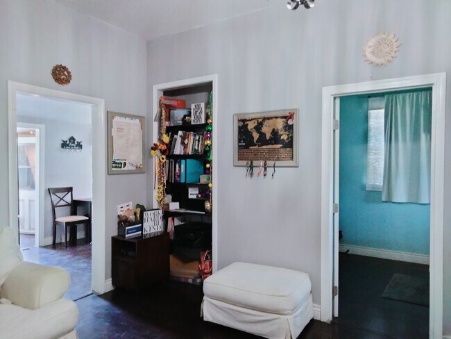 Building Photo - 523 E 21st St