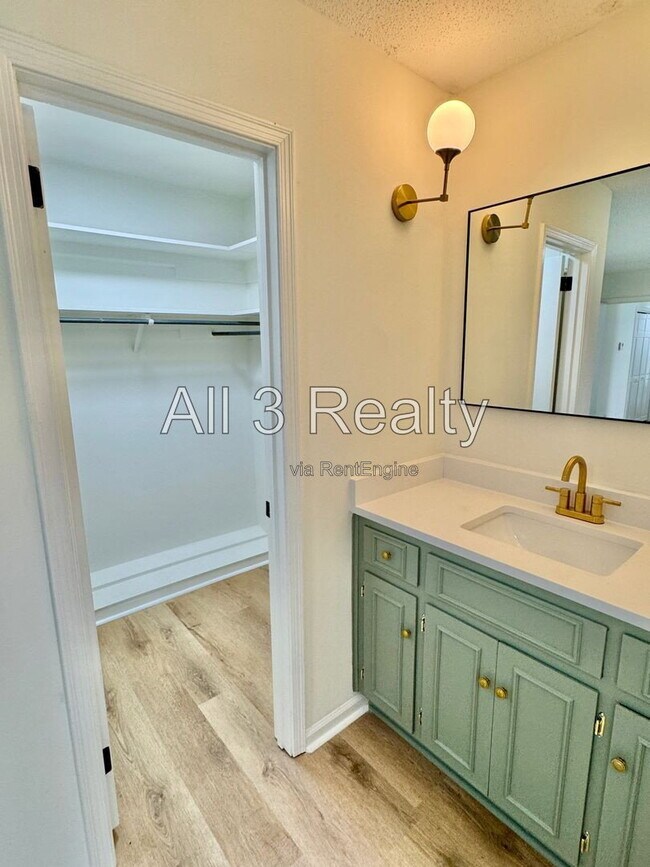 Building Photo - 2905 Willow Ln Dr