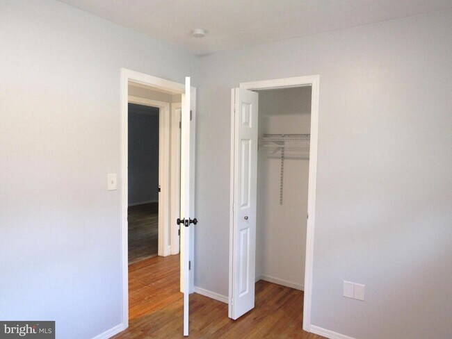 Building Photo - 5515 Helmont Dr