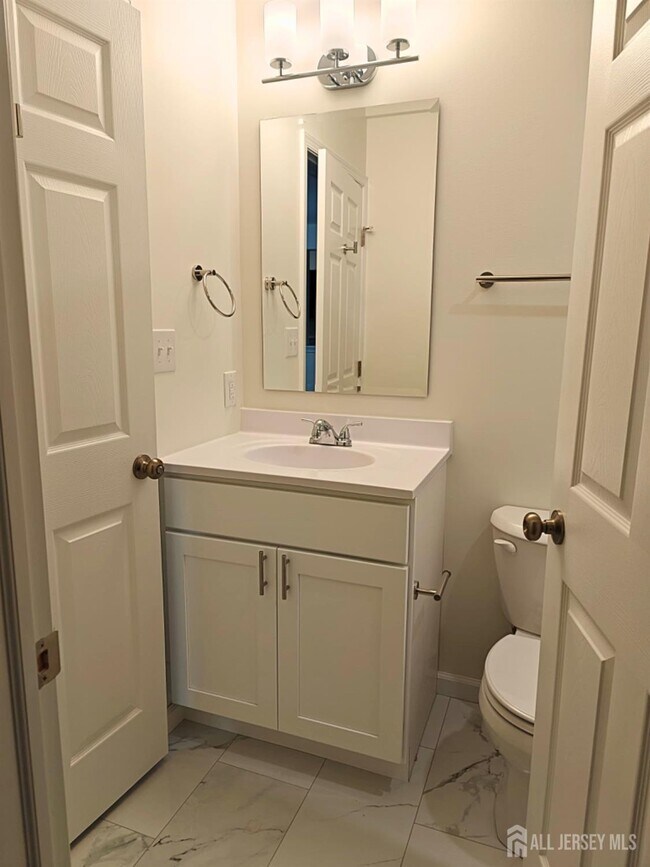 Building Photo - 1221 Waterford Dr