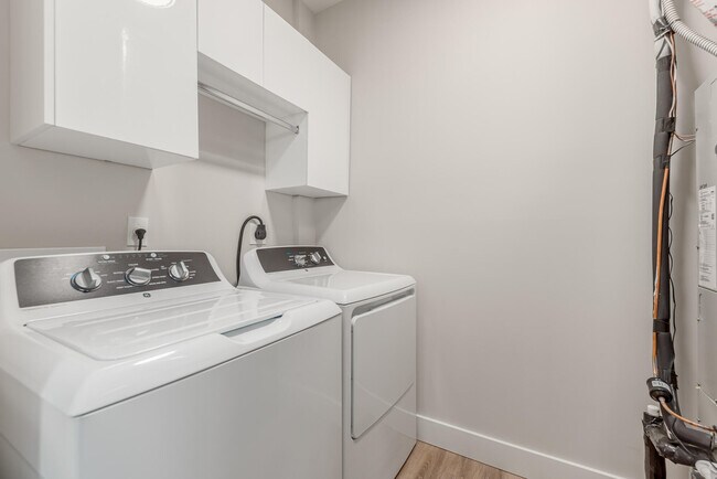 Building Photo - 41 SW Seminole St