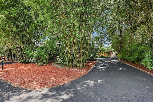 Building Photo - 507 Lakeshore Dr