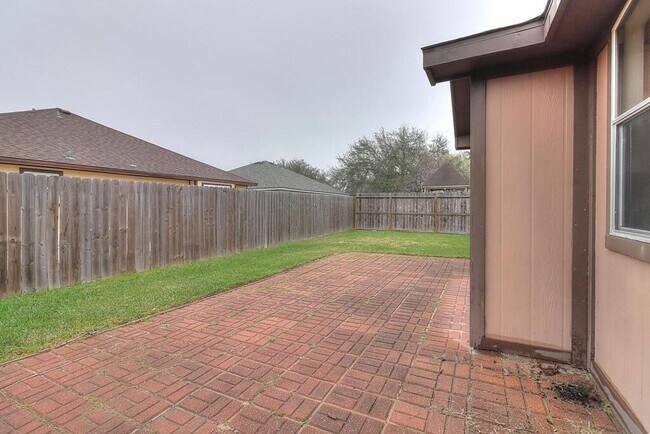 Building Photo - 7933 Elk Dr