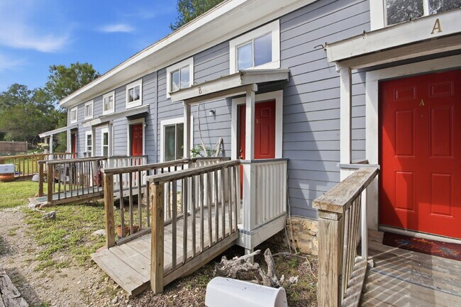 Building Photo - 1108 W McCarty Ln