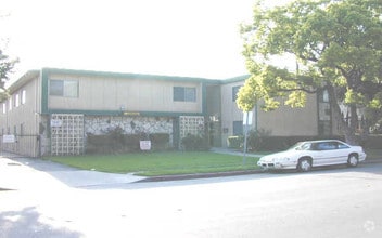 Building Photo - Monrovia Apts