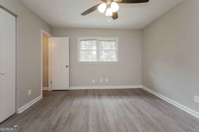 Building Photo - 52 Andover Dr