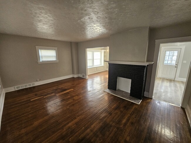 Building Photo - 4916 E 85th St