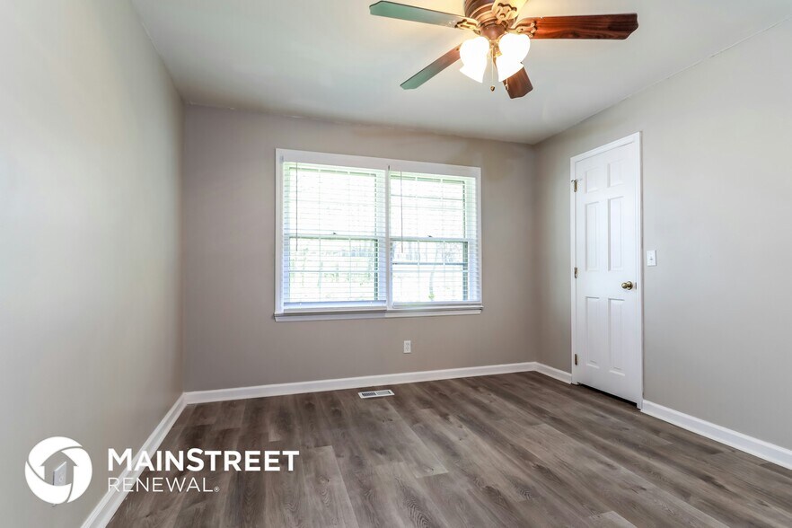 Building Photo - 2611 Pinebrook Dr