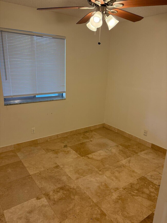 Building Photo - 2741 S Oakland Forest Dr