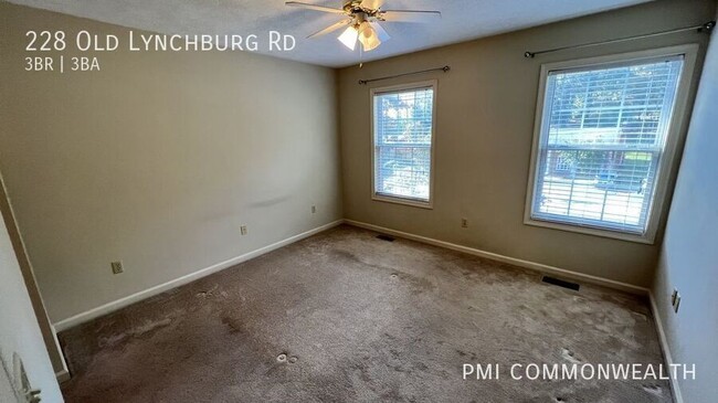 Building Photo - "Charming 3-Bed Home on Old Lynchburg Rd: ...