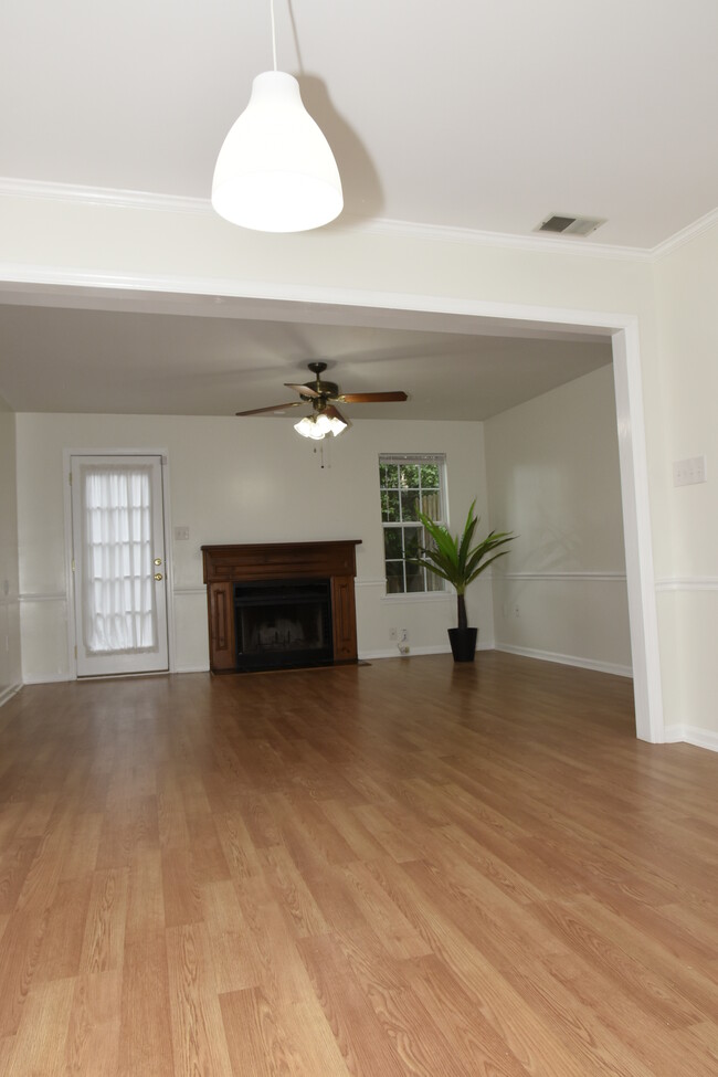 Building Photo - GAR