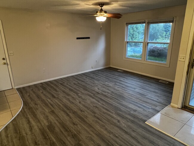 Building Photo - 515 Valley View Dr