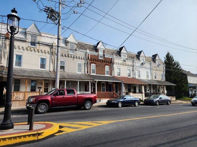 Front/Street - 558 Broad St