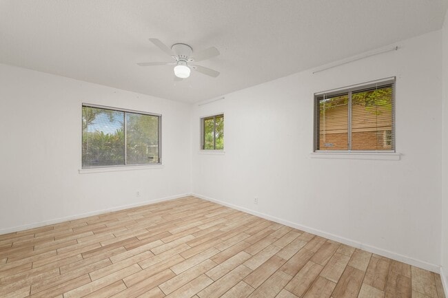 Building Photo - Spacious 3 bedroom, 2 bathroom home in the...