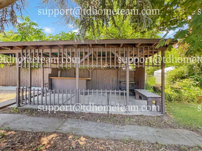Building Photo - 617 3rd Ave S