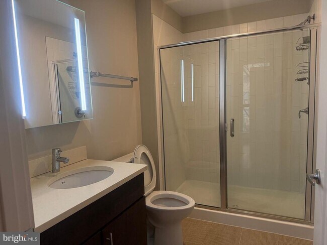 Building Photo - 1320 Fenwick Ln