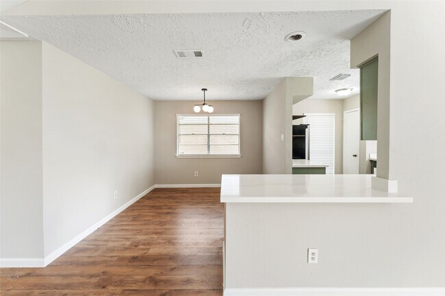 Building Photo - 2327 Rittenmore Dr