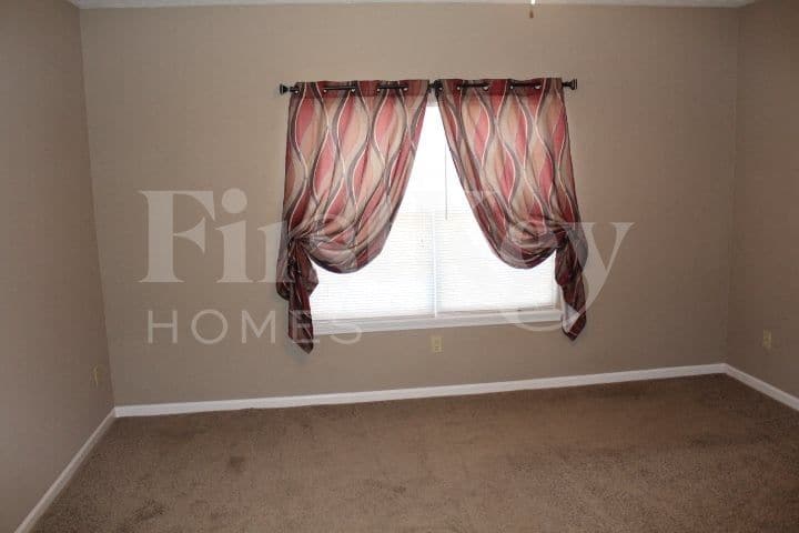 Building Photo - 10 S Burkhart Dr