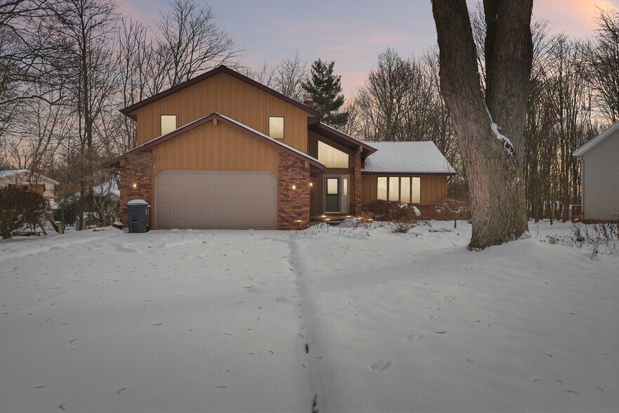 Building Photo - 6235 Sunnywood Dr