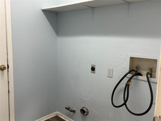 Building Photo - 12229 Mosley Ln