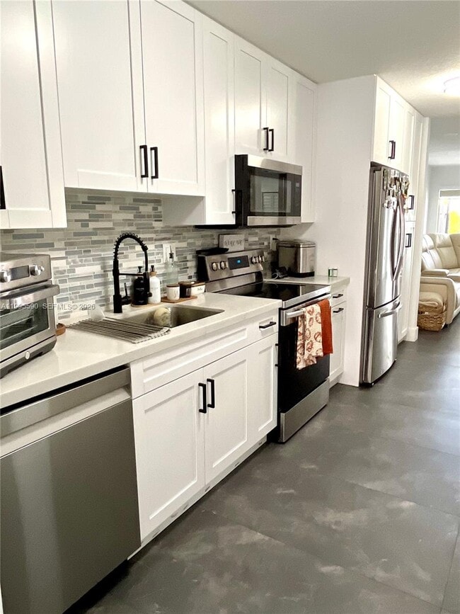 Building Photo - 511 SW 115th Ave