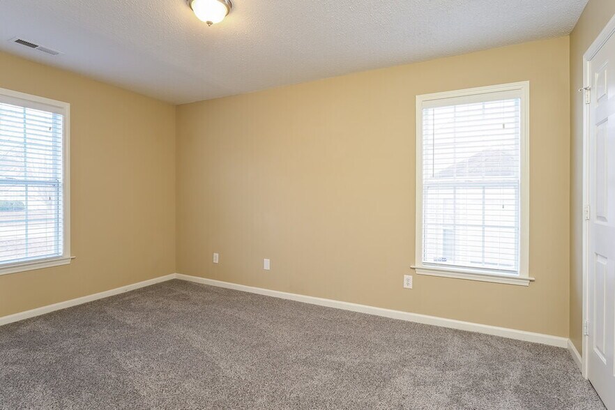 Building Photo - 229 Lucan Dr