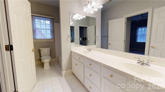 Building Photo - 1105 Randolph Oaks Ct