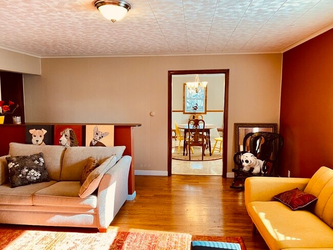 Building Photo - 606 S Webber St