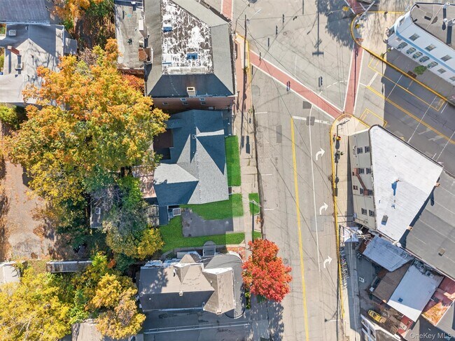 Building Photo - 12 N Church St