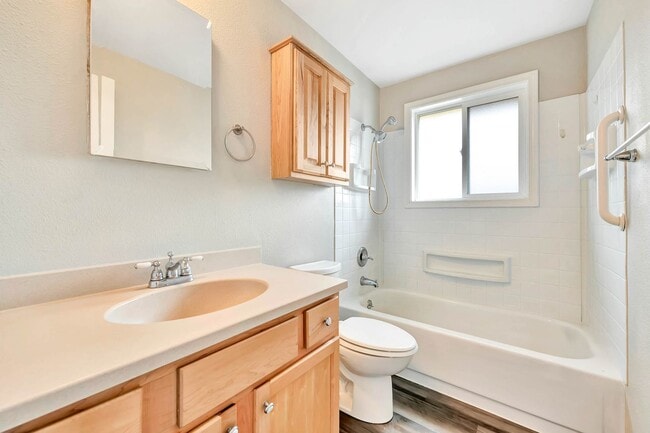 Building Photo - Savage / Ellis Duplex