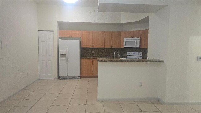 Building Photo - 2851 Riverside Dr