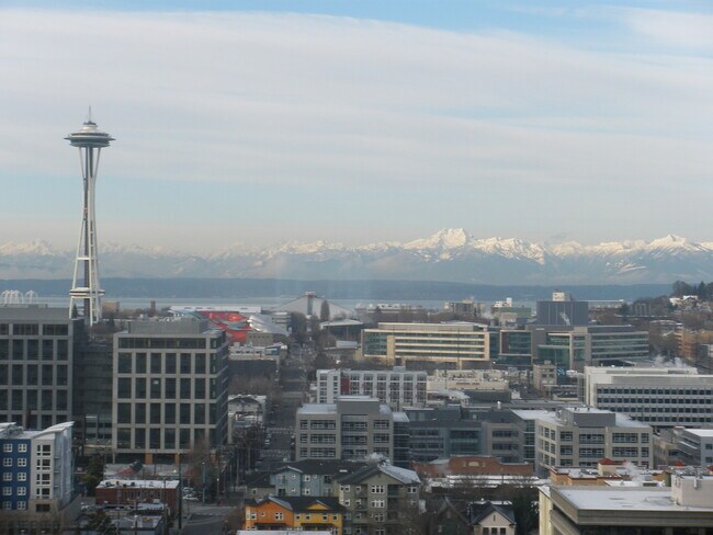 Building Photo - Capitol Hill Condo