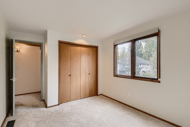 Building Photo - 16726 NE 41st St