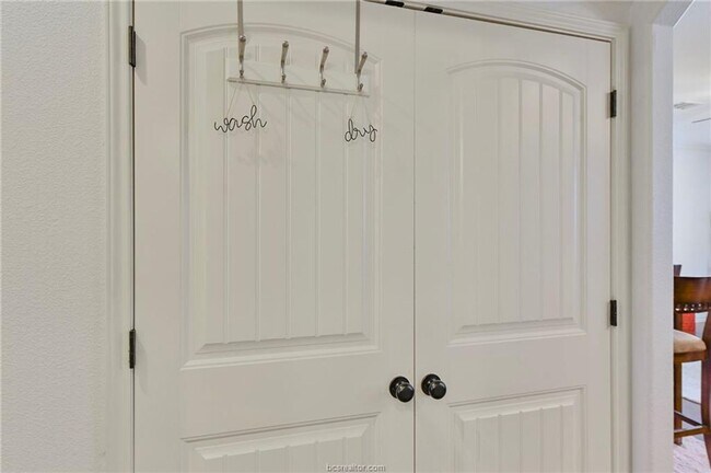 Building Photo - 4 Bed, 4 Bath Barracks Unit for August 202...